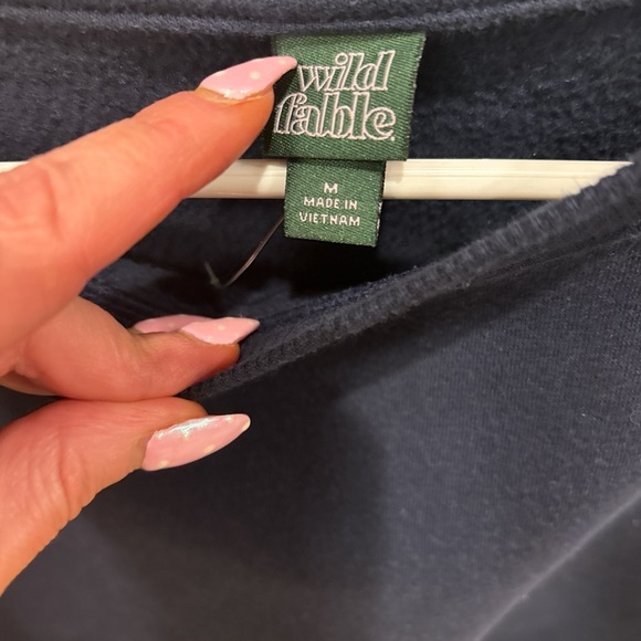 Wild Fable Dark Blue Top - Picture 2 of 3